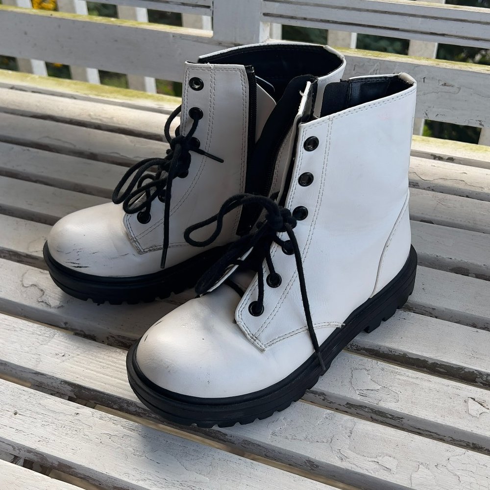 Girls' Unr8ed Kids Size 2 Firm White Combat Boots